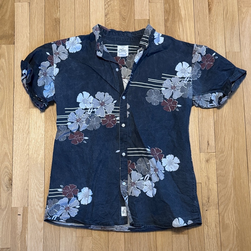 Local Motion Hawaii Button-Up Shirt